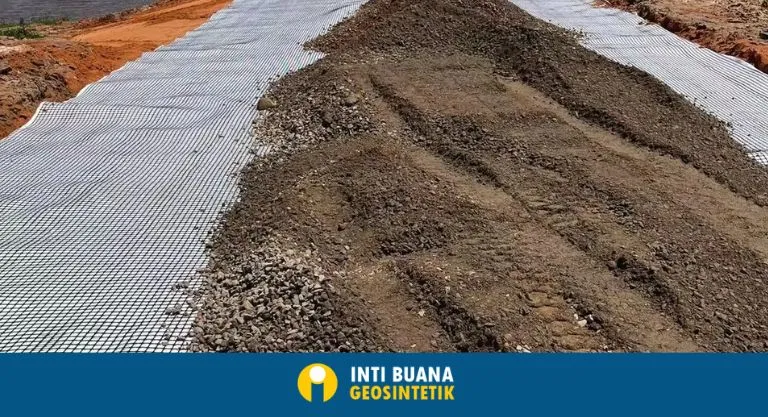 Aplikasi Geotextile Pada Proyek Stabilisasi Tanah