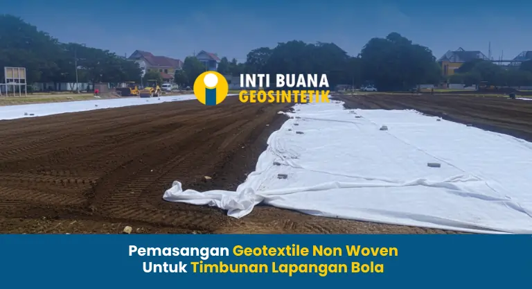 Pemasangan Geotextile untuk Timbunan Lapangan Bola