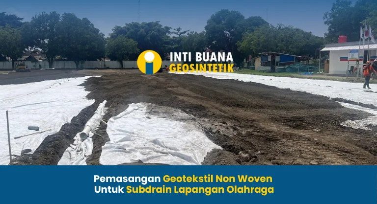 Pemasangan Geotekstil Non Woven untuk Subdrain Lapangan Olahraga